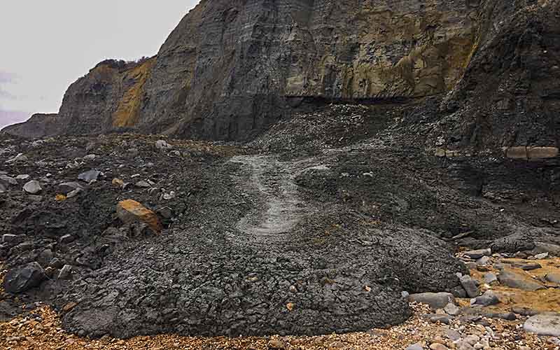 Mud flow and fallen rocks